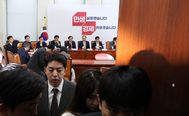6일 오전 국회에서 열린 국민의힘 긴급 최고위원회의가 한동훈 대표의 발언을 끝으로 비공개로 전환되고 있다. 연합뉴스