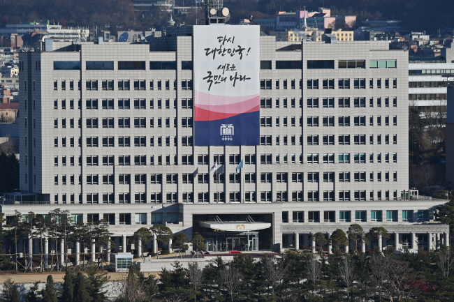 국회의 윤석열 대통령에 대한 탄핵소추안 가결 가능성이 높아진 6일 오전 서울 용산 대통령실 청사 모습. 백동현 기자
