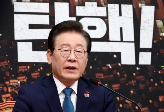 뉴시스