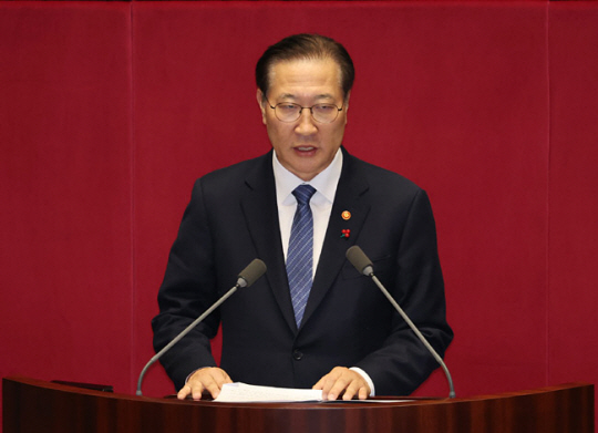박성재 법무부 장관이 7일 오후 국회 본회의에서 김건희 여사 특검법 재의 요구 이유를 설명하고 있다. 연합뉴스
