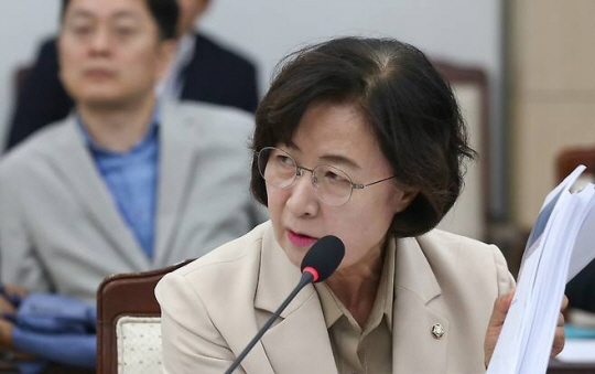 추미애 의원이 지난 10월 10일 서울 용산구 합동참모본부에서 열린 국회 국방위원회 국정감사에서 질의하고 있다. 연합뉴스