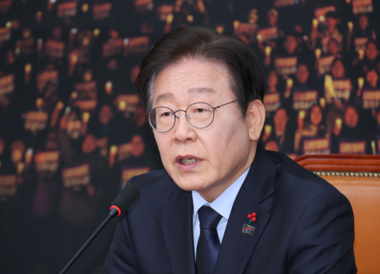 이재명 더불어민주당 대표가 8일 오후 서울 여의도 국회에서 긴급 기자회견을 하고 있다. 연합뉴스