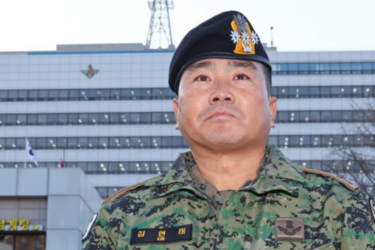 제707특수임무단장 김현태 대령이 9일 오전 서울 용산구 국방부 전쟁기념관 앞에서 기자회견을 열고 발언하며 눈시울을 붉히고 있다. 제707특수임무단은 지난 3일 밤 비상계엄 사태 당시 국회 진입을 위해 투입됐다. 연합뉴스