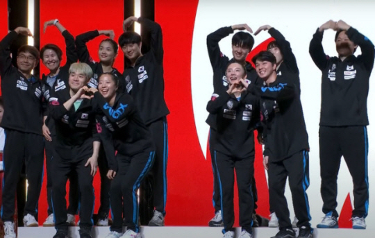2024 국제탁구연맹(ITTF) 혼성단체 월드컵 준우승을 차지한 뒤 기뻐하는 한국 탁구대표팀. ITTF 제공