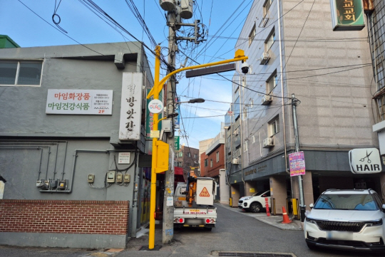 서울 구로구 고척동 268-39에 설치된 보안등 스마트폴 모습. 구로구청 제공