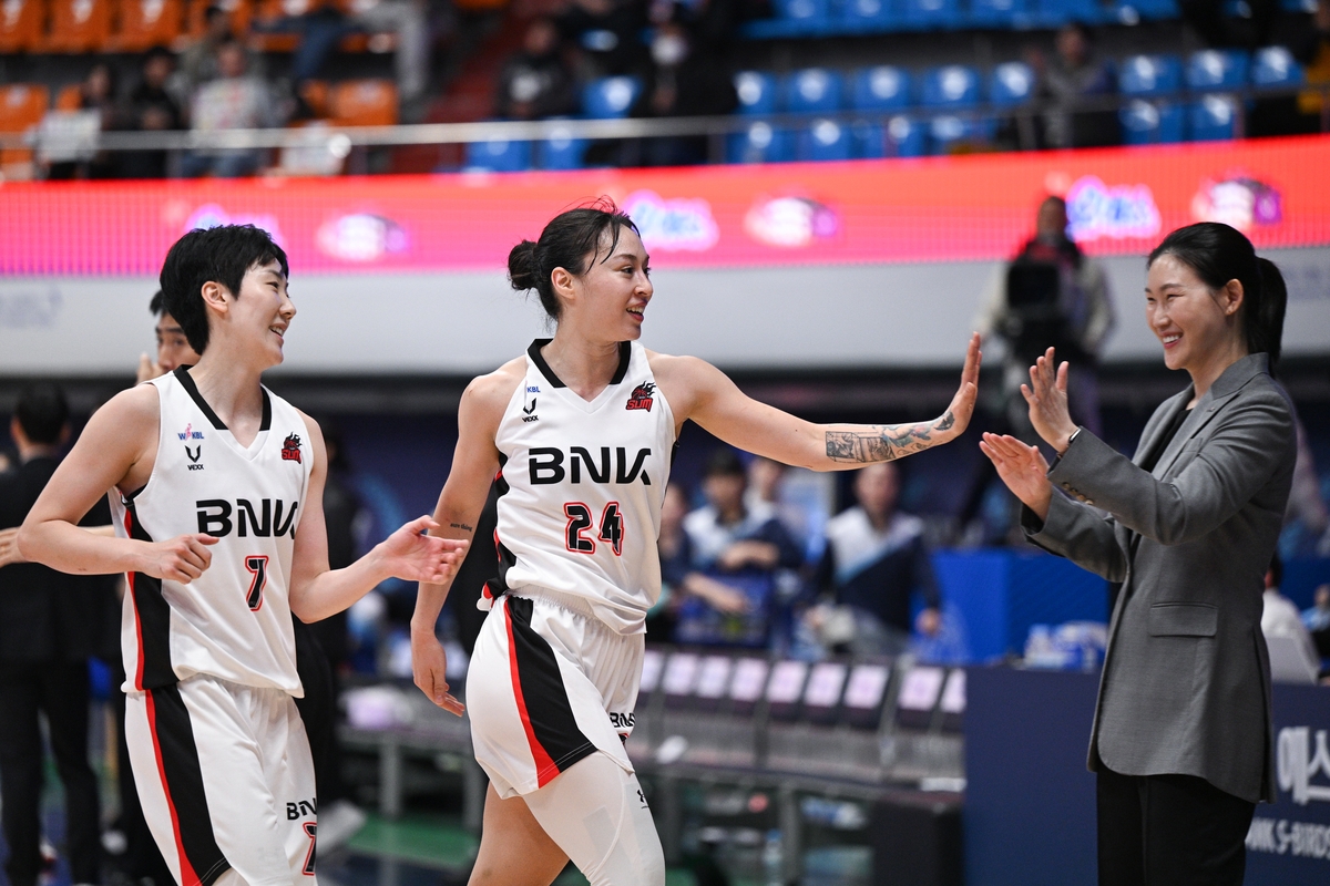 김소니아(가운데)[WKBL 제공. 재판매 및 DB금지]
