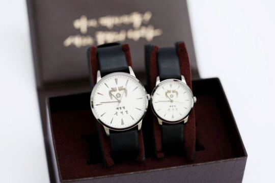 윤석열 대통령 취임 이후 기념품 1호로 제작된 손목시계. 대통령실 제공