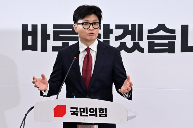 한동훈 국민의힘 대표가 12일 오전 서울 영등포구 여의동 국회에서 긴급 기자회견을 하고 있다. 문호남 기자