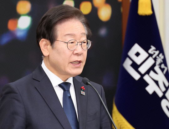 이재명 더불어민주당 대표가 15일 국회 기자간담회에서 발언하고 있다. 뉴시스