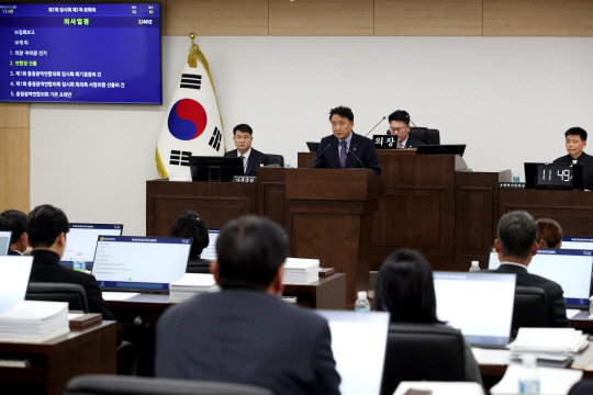 김영환 충북지사가 17일 세종시 충청광역연합 청사에서 열린 임시회에서 발언하고 있다. 충북도청 제공