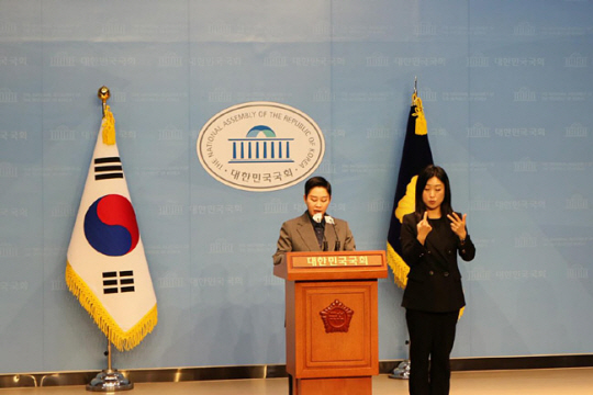 김재원 조국혁신당 의원이 17일 서울 여의도 국회 소통관에서 기자회견을 하고 있다. 김 의원 페이스북 캡처