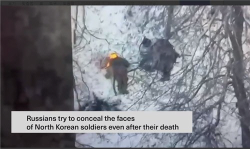 볼로디미르 젤렌스키 우크라이나 대통령이 러시아에 파병된 북한군의 모습이라며 공개한 영상. 젤렌스키 대통령은 러시아가 전사한 북한군의 얼굴을 소각한다고 주장했다. 젤렌스키 텔레그램 캡처