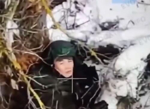 우크라이나군이 드론으로 포착해 공개한 북한 군인의 모습. 우크라이나군 공개 영상 캡처