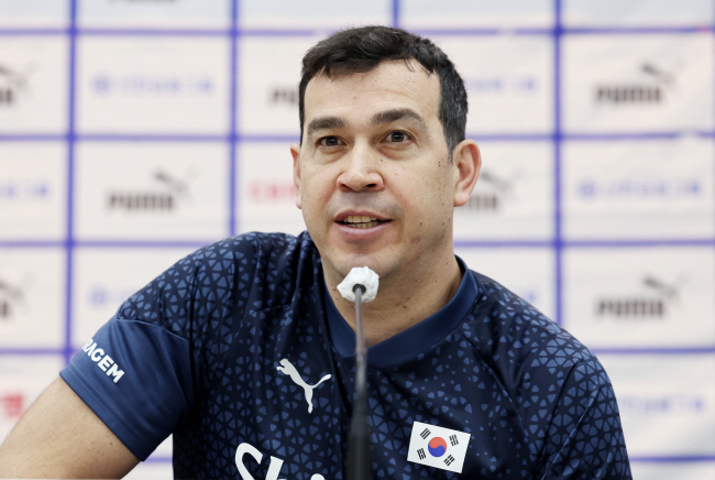 모랄레스 여자 대표팀 감독