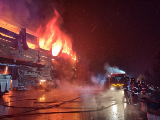 불타는 세트장. 연천소방서 제공