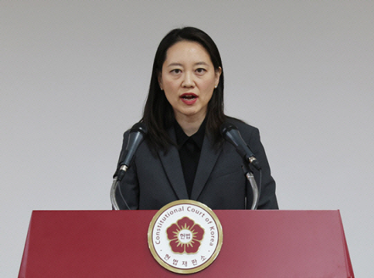 이진 헌법재판소 공보관이 17일 서울 종로구 헌법재판소 별관에서 윤석열 대통령 탄핵심판 관련 브리핑을 하고 있다. 뉴시스