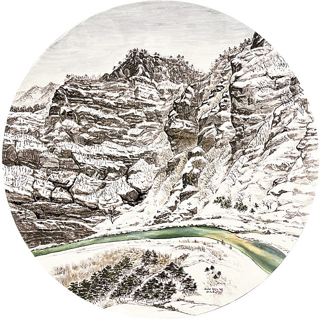 서범구 ‘겨울정선’, 지름 120㎝, 장지에 수묵, 채색, 2024.