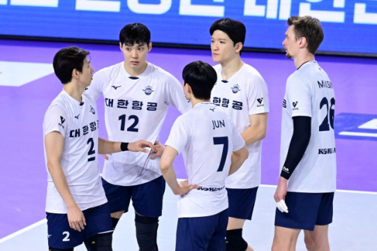 V리그 사상 첫 통합 5연패에 도전하는 대한항공은 전반기 여러 악재가 겹치며 기대에 미치지 못했다. 한국배구연맹 제공