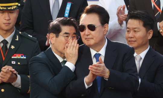 김용현 전 국방부 장관과 윤석열 대통령. 대통령실사진기자단.