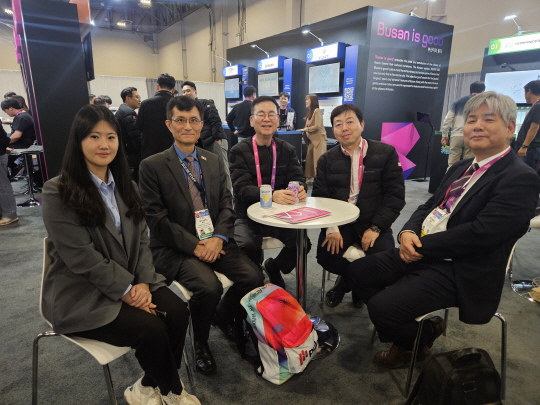 지난 8일 CES 행사장에서 부산 기업과 미국 스타트업 기업 간에 간담회가 열렸다. 부산테크노파크 제공