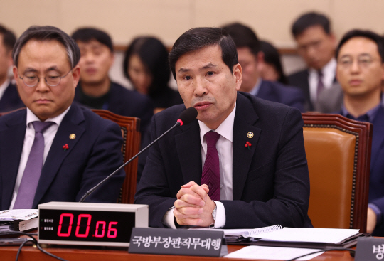 국방부 장관 직무대행인 김선호 국방부 차관이 지난해 12월 9일 국회에서 열린 법제사법위원회 전체회의에서 발언하고 있다. 연합뉴스
