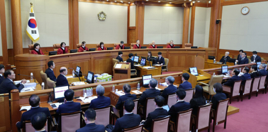 16일 오후 서울 종로구 헌법재판소에서 윤석열 대통령 탄핵 심판의 두번째 변론기일이 열리고 있다. 연합뉴스