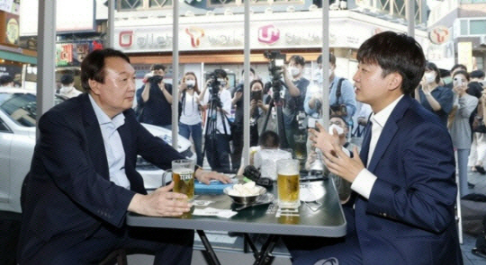 윤석열 대통령과 이준석 개혁신당 대표. 연합뉴스