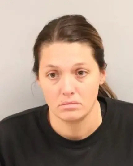 미성년 제자를 4년간 성폭행하고 그 과정에서 임신한 아이를 출산한 미국 초등학교 교사 로라 캐런. 케이프 메이 카운티 교도소