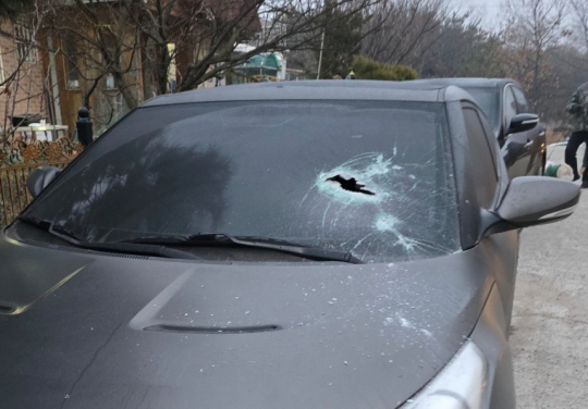 파손된 차량. 연합뉴스(독자 제공)