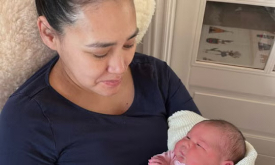 지난해 11월 덴마크의 부모적합성평가 결과를 토대로 자녀 출산과 동시에 아동으로부터 분리조치되며 논란이 됐던 이누이트계 여성 케이라 알렉산드라 크론볼드. 가디언 캡처