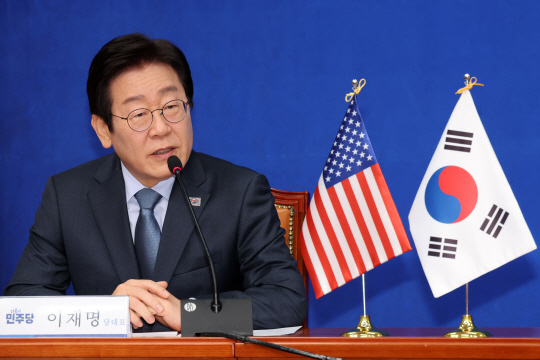 이재명 더불어민주당 대표가 22일 오전 서울 여의도 국회에서 조셉 윤 주한미국대사대리를 접견하며 발언하고 있다. 뉴시스
