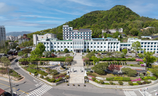 강원도청 전경.