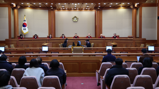 헌법재판소가 23일 이진숙 방송통신위원장에 대한 국회의 탄핵소추를 기각한 가운데 문형배 헌재소장 직무대행을 비롯한 헌법재판관들이 자리에 앉아 있다. 문호남 기자