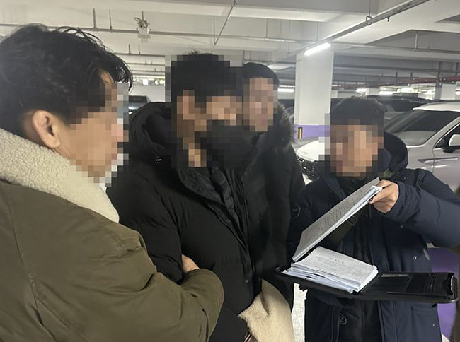 텔레그램에서 ‘피라미드형 범죄집단’을 구성해 피해자 234명을 상대로 가학적 성착취를 한 혐의를 받는 30대 남성이 구속 상태로 검찰에 넘겨졌다. (사진=서울경찰청 사이버수사과 제공). 뉴시스