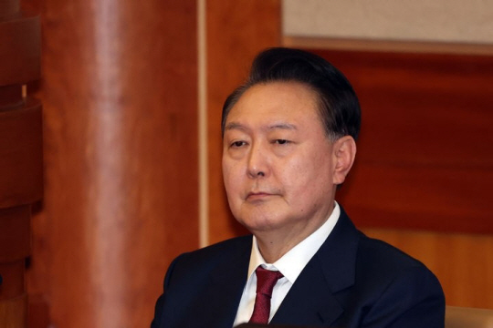 윤석열 대통령이 23일 오후 서울 종로구 헌법재판소 대심판정에서 열린 탄핵심판 4차 변론기일에 출석해 있다. 뉴시스