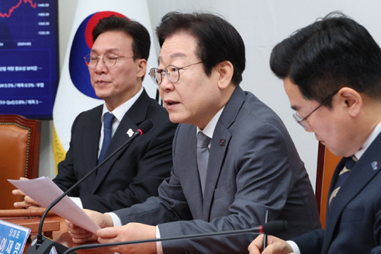이재명 더불어민주당 대표가 지난달 31일 서울 영등포구 국회에서 열린 최고위원회의에서 발언하고 있다. 연합뉴스