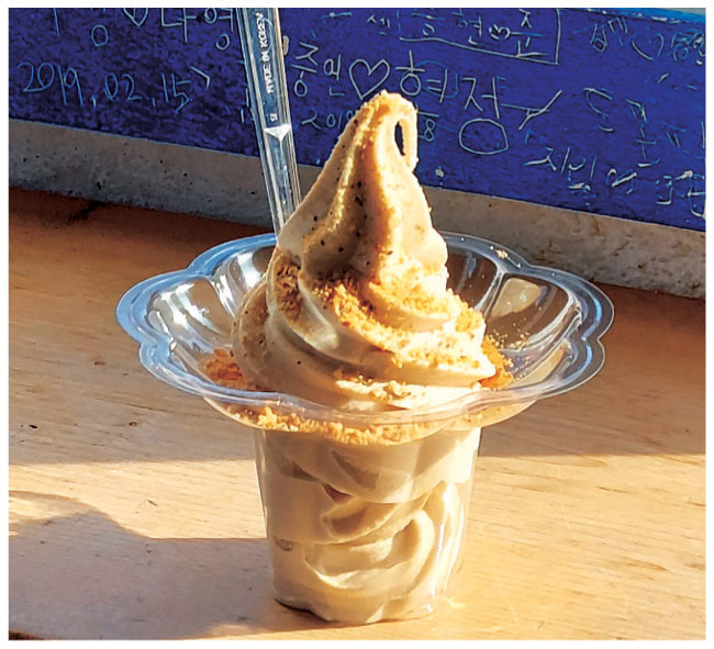 제주 우도의 명물 땅콩으로 만든 땅콩아이스크림.