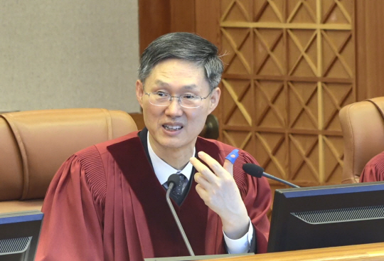 문형배 헌법재판소장 권한대행이 4일 서울 종로구 헌법재판소에서 열린 윤석열 대통령 탄핵심판 5차 변론을 진행하고 있다. [헌법재판소 제공] 연합뉴스