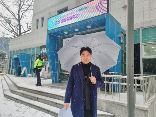 지난해 12월 9일 이재명 더불어민주당 대표를 국가보안법 위반 혐의로 고발한 사건에 대한 고발인 조사를 받기 위해 12일 서울경찰청에 출석한 이종배 서울시의원. 이 의원 제공