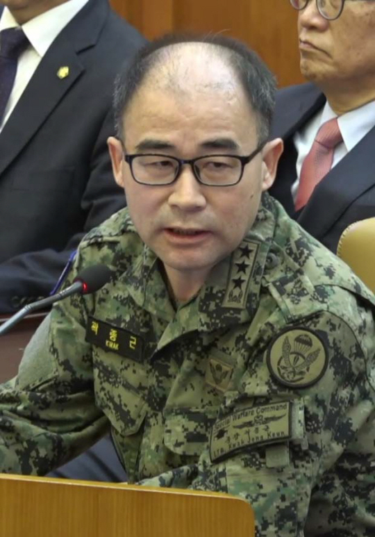 곽종근 전 특수전사령관이 지난 6일 서울 종로구 헌법재판소에서 열린 윤석열 대통령 탄핵심판 6차 변론기일에서 질의에 답변하고 있다.헌법재판소 제공