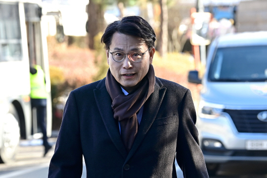 윤상현 국민의힘 의원이 13일 오전 서울 종로구 헌법재판소에서 열리는 윤석열 대통령 탄핵 심판 8차 변론기일에 참석하고 있다. 뉴시스