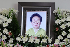 ‘일본군 위안부 피해자’ 길원옥 할머니 내일 발인…남은 생존자 7명 중 이용수 할머니 조문 예정