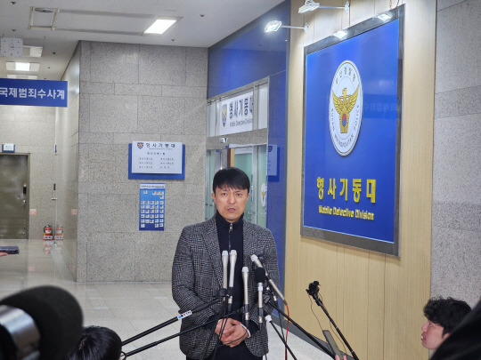 18일 경찰이 부산 기장군에서 발생한 반얀트리 해운대 부산 리조트 화재 사건의 수사 진행 상황과 방향을 밝히고 있다.