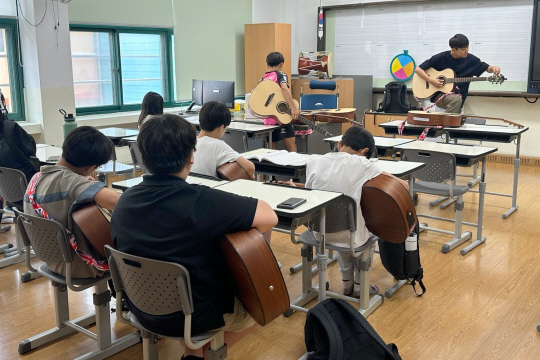 서대문구 교육경비 보조사업으로 이뤄진 ‘1인 1악기 수업’이 진행되고 있다.서대문구청 제공