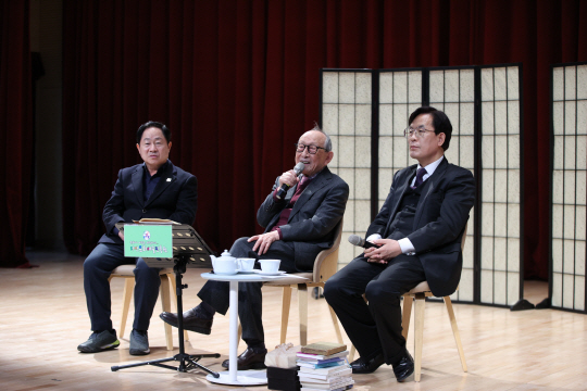 남양주시 다산문화예술진흥원이 최근 정약용도서관에서 ‘106세 철학자 김형석 교수의 인문학 강연’을 개최하고 있다. 남양주시 제공