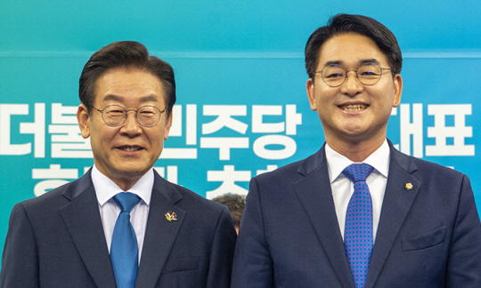 이재명 더불어민주당 대표(왼쪽)와 박용진 전 더불어민주당 의원. 연합뉴스