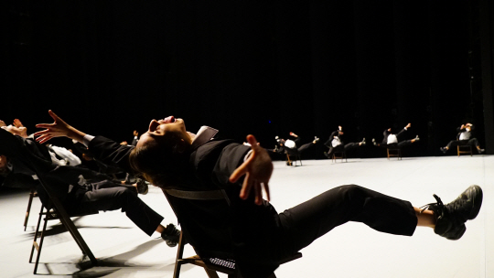 바체바 무용단의 ‘데카당스’ 공연. ⓒMaxim Waratt