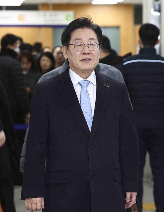 이재명 더불어민주당 대표가 19일 서울 서초구 서울고등법원에서 열린 공직선거법 위반 혐의 공판에 출석하고 있다. 뉴시스