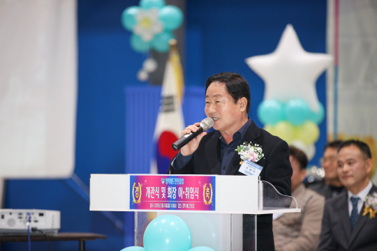 주광덕 남양주시장이 별내면에서 배드민턴장 개장식에서 인사말을 하고 있다. 남양주시 제공