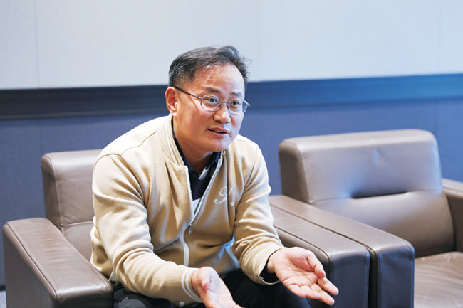 엄기성 LS미래원장이 20일 LS미래원에서 ‘K-하이테크 플랫폼’에 대해 설명하는 모습. LS 제공